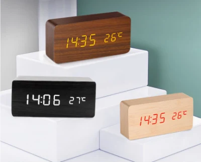 クリエイティブ木製スマート電子 LED 目覚まし時計、ライトオフとデュアルディスプレイ目覚まし時計、木製 USB 時計付き